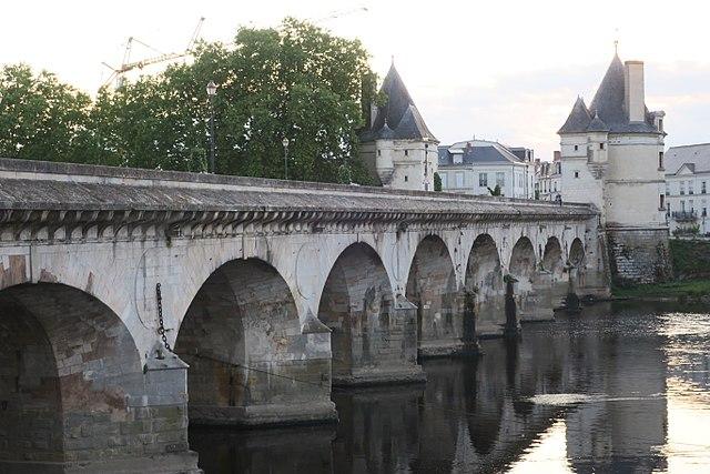 Châtellerault/immobilier/CENTURY21 A.B.C./Châtellerault pont henri IV