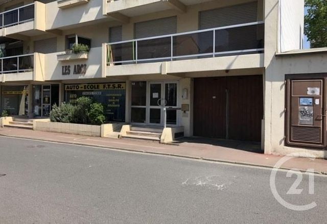 parking à louer - 12.0 m2 - CHATELLERAULT - 86 - POITOU-CHARENTES - Century 21 A.B.C.