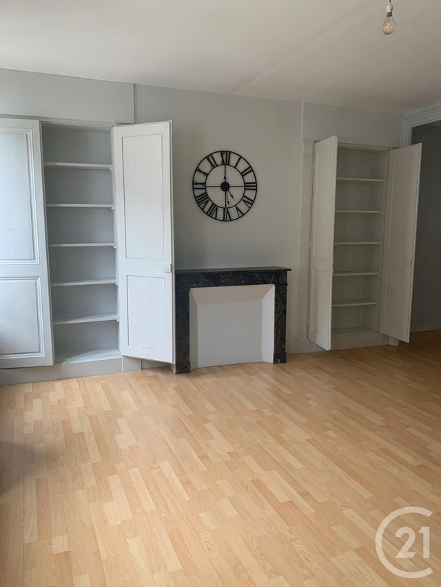 Appartement F2 à louer - 2 pièces - 69.14 m2 - CHATELLERAULT - 86 - POITOU-CHARENTES - Century 21 A.B.C.