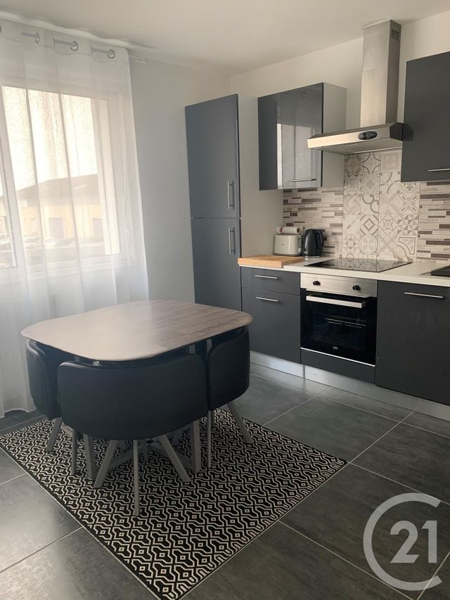Appartement T4 à louer - 4 pièces - 93.09 m2 - CHATELLERAULT - 86 - POITOU-CHARENTES - Century 21 A.B.C.