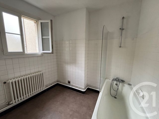 Appartement T2 à vendre - 2 pièces - 55.99 m2 - CHATELLERAULT - 86 - POITOU-CHARENTES - Century 21 A.B.C.