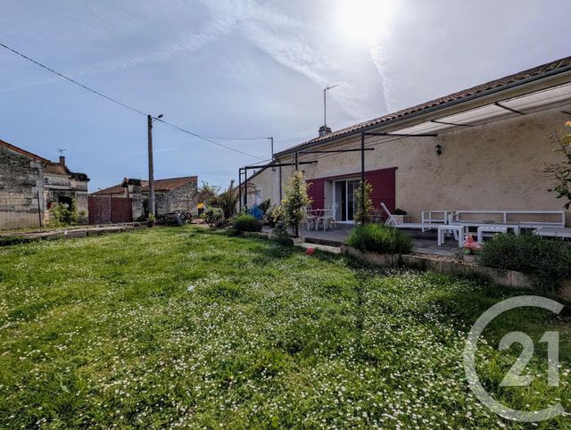 Afficher la photo en grand maison à vendre - 5 pièces - 112.0 m2 - ST GENEST D AMBIERE - 86 - POITOU-CHARENTES - Century 21 A.B.C.