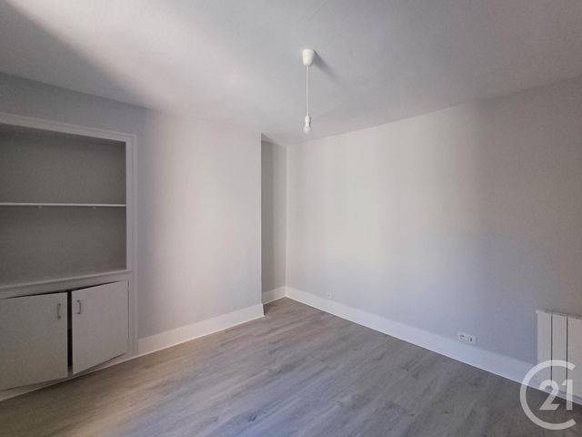 Appartement T2 à louer - 2 pièces - 48.0 m2 - CHATELLERAULT - 86 - POITOU-CHARENTES - Century 21 A.B.C.