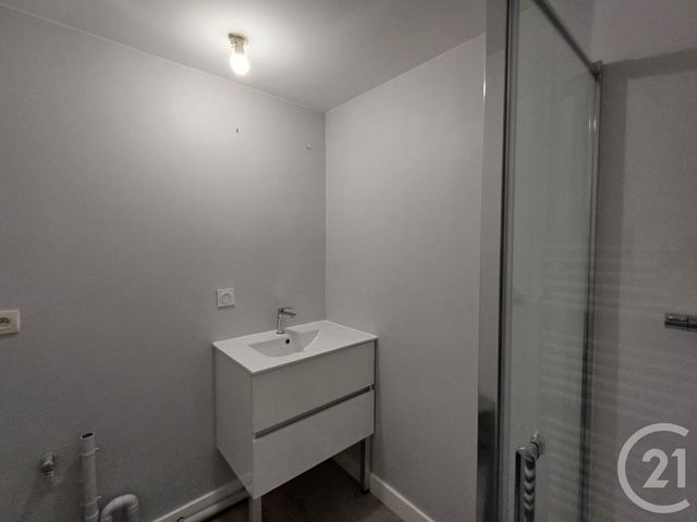Appartement T2 à louer - 2 pièces - 48.0 m2 - CHATELLERAULT - 86 - POITOU-CHARENTES - Century 21 A.B.C.