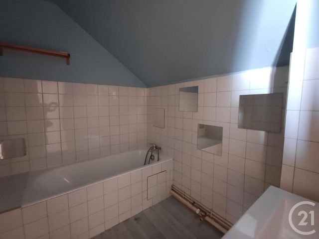 Appartement T2 à louer - 2 pièces - 65.85 m2 - CHATELLERAULT - 86 - POITOU-CHARENTES - Century 21 A.B.C.