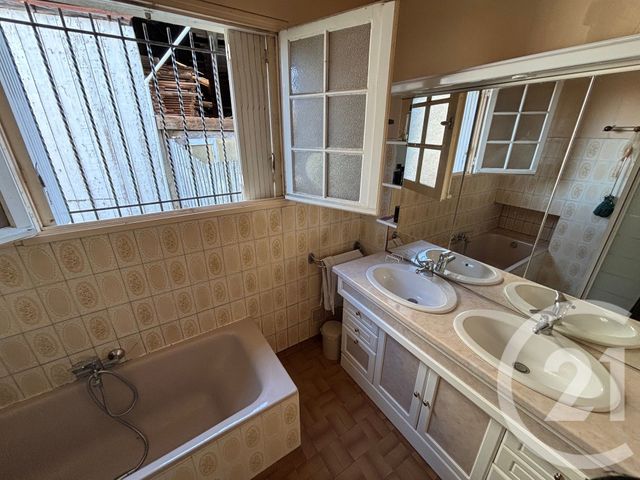 maison à vendre - 6 pièces - 169.78 m2 - COLOMBIERS - 86 - POITOU-CHARENTES - Century 21 A.B.C.