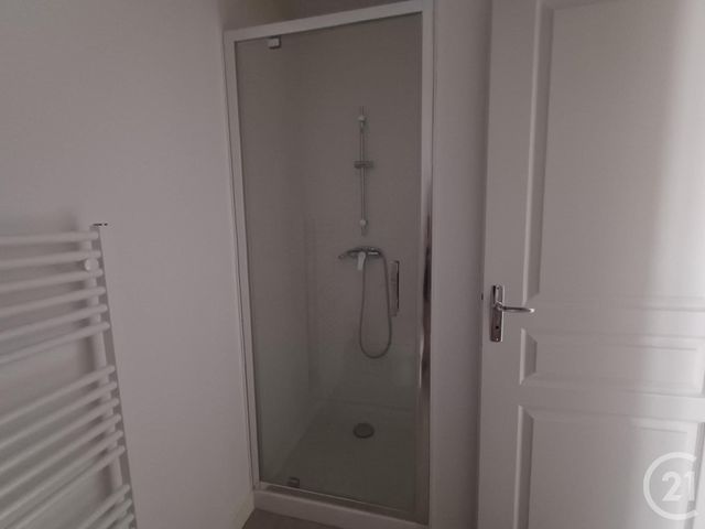Appartement T2 à louer - 2 pièces - 48.0 m2 - CHATELLERAULT - 86 - POITOU-CHARENTES - Century 21 A.B.C.