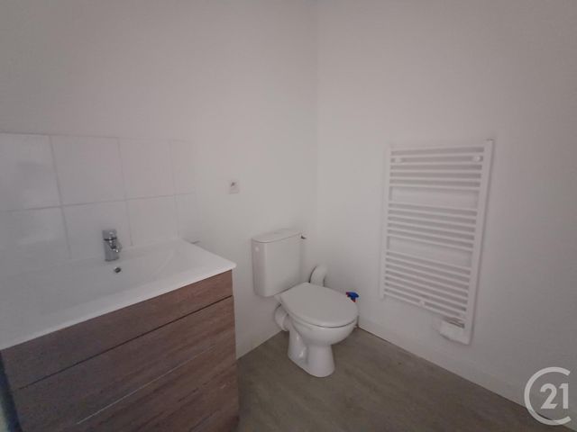 Appartement T2 à louer - 2 pièces - 48.0 m2 - CHATELLERAULT - 86 - POITOU-CHARENTES - Century 21 A.B.C.