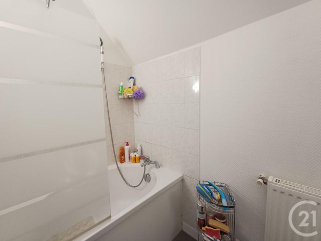 Appartement T2 à louer - 2 pièces - 57.35 m2 - CHATELLERAULT - 86 - POITOU-CHARENTES - Century 21 A.B.C.