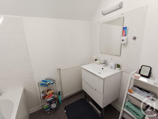 Appartement T2 à louer - 2 pièces - 57.35 m2 - CHATELLERAULT - 86 - POITOU-CHARENTES - Century 21 A.B.C.