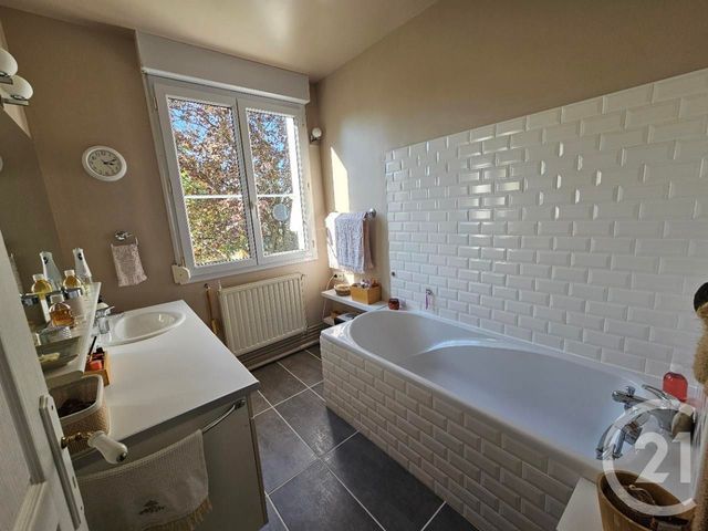 maison à vendre - 7 pièces - 246.58 m2 - CHATELLERAULT - 86 - POITOU-CHARENTES - Century 21 A.B.C.