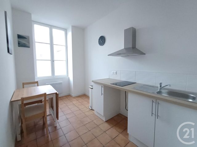 Appartement T1 à louer - 1 pièce - 24.4 m2 - CHATELLERAULT - 86 - POITOU-CHARENTES - Century 21 A.B.C.