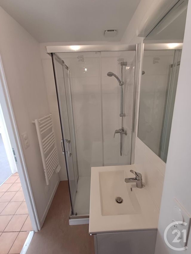 Appartement T1 à louer - 1 pièce - 24.4 m2 - CHATELLERAULT - 86 - POITOU-CHARENTES - Century 21 A.B.C.