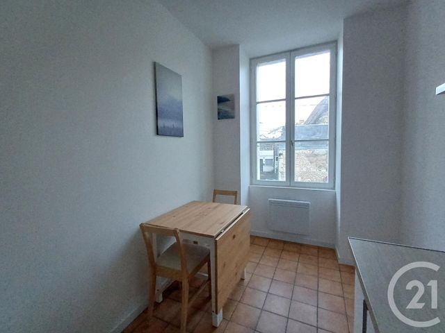 Appartement T1 à louer - 1 pièce - 24.4 m2 - CHATELLERAULT - 86 - POITOU-CHARENTES - Century 21 A.B.C.