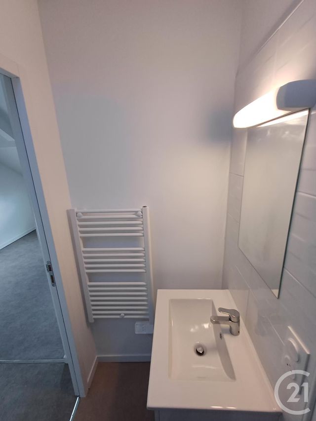 Appartement Studio à louer - 1 pièce - 23.36 m2 - CHATELLERAULT - 86 - POITOU-CHARENTES - Century 21 A.B.C.