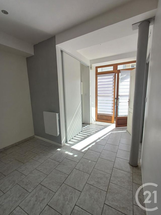 Appartement T2 à louer - 2 pièces - 43.0 m2 - LES ORMES - 86 - POITOU-CHARENTES - Century 21 A.B.C.