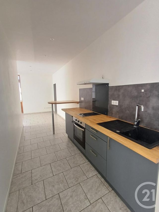 Appartement T2 à louer - 2 pièces - 43.0 m2 - LES ORMES - 86 - POITOU-CHARENTES - Century 21 A.B.C.