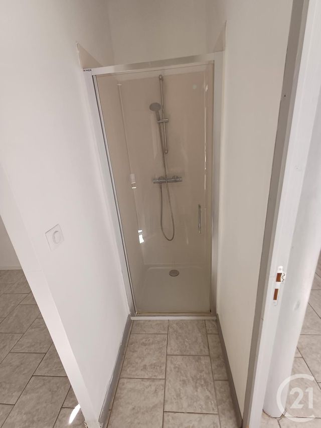 Appartement T2 à louer - 2 pièces - 43.0 m2 - LES ORMES - 86 - POITOU-CHARENTES - Century 21 A.B.C.