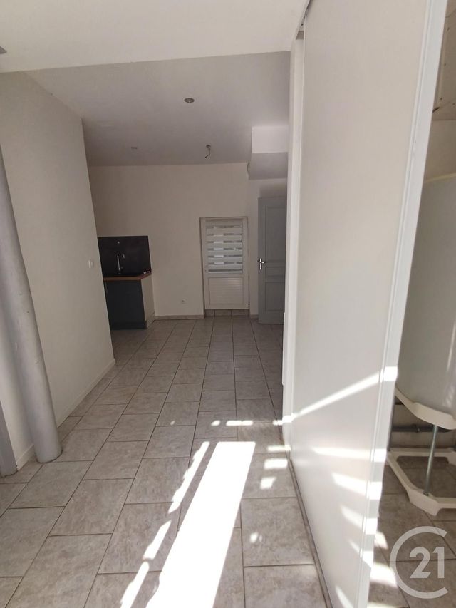 Appartement T2 à louer - 2 pièces - 43.0 m2 - LES ORMES - 86 - POITOU-CHARENTES - Century 21 A.B.C.