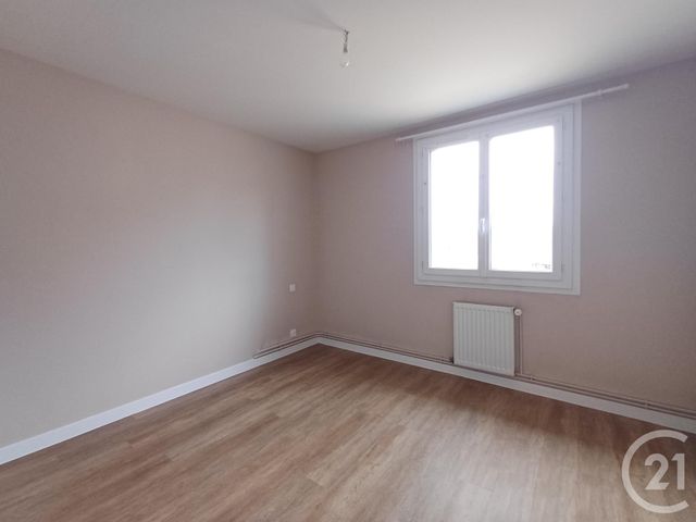 maison à louer - 4 pièces - 77.74 m2 - ST PIERRE DE MAILLE - 86 - POITOU-CHARENTES - Century 21 A.B.C.