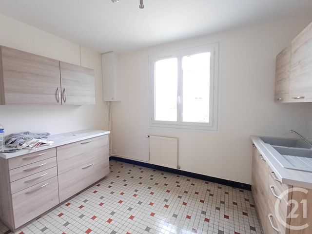 maison à louer - 4 pièces - 77.74 m2 - ST PIERRE DE MAILLE - 86 - POITOU-CHARENTES - Century 21 A.B.C.