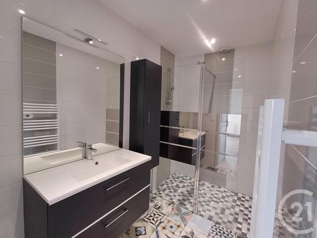 Appartement T4 à louer - 4 pièces - 93.09 m2 - CHATELLERAULT - 86 - POITOU-CHARENTES - Century 21 A.B.C.