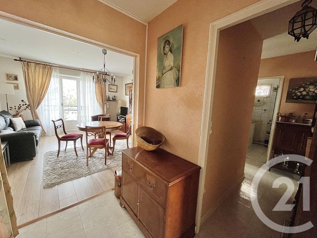Appartement T3 à vendre - 3 pièces - 65.0 m2 - CHATELLERAULT - 86 - POITOU-CHARENTES - Century 21 A.B.C.