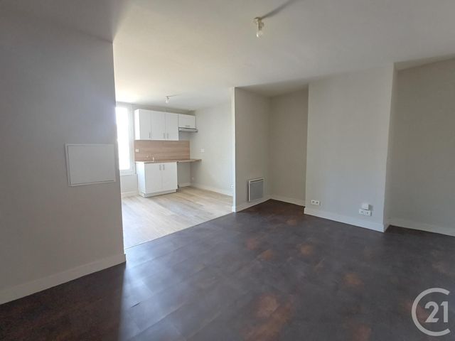 Appartement T3 à louer - 4 pièces - 78.04 m2 - CHATELLERAULT - 86 - POITOU-CHARENTES - Century 21 A.B.C.