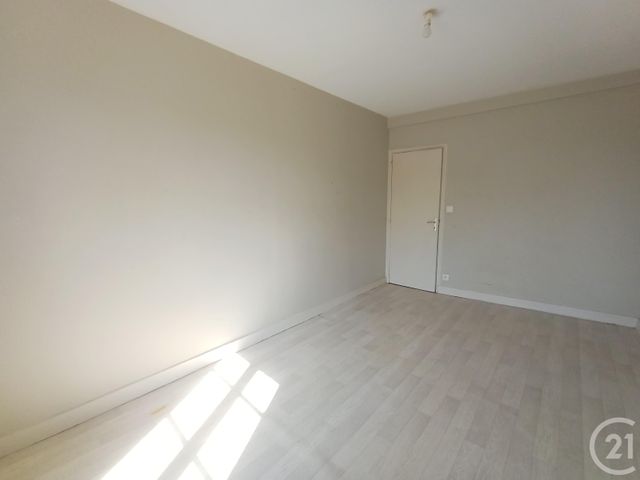 Appartement T3 à louer - 4 pièces - 78.04 m2 - CHATELLERAULT - 86 - POITOU-CHARENTES - Century 21 A.B.C.