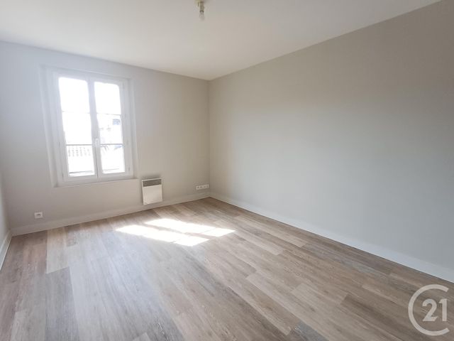 Appartement T3 à louer - 4 pièces - 78.04 m2 - CHATELLERAULT - 86 - POITOU-CHARENTES - Century 21 A.B.C.