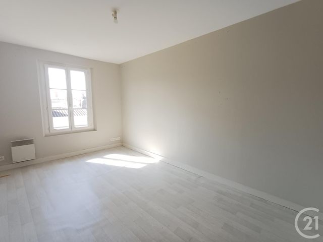 Appartement T3 à louer - 4 pièces - 78.04 m2 - CHATELLERAULT - 86 - POITOU-CHARENTES - Century 21 A.B.C.