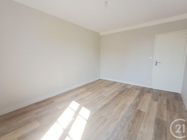 Appartement T3 à louer - 4 pièces - 78.04 m2 - CHATELLERAULT - 86 - POITOU-CHARENTES - Century 21 A.B.C.
