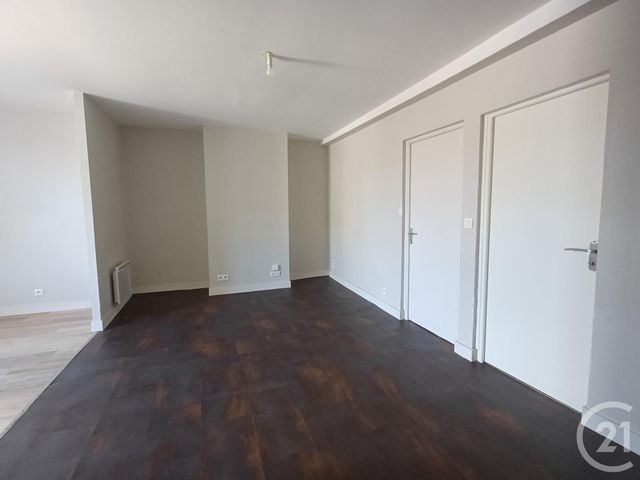 Appartement T3 à louer - 4 pièces - 78.04 m2 - CHATELLERAULT - 86 - POITOU-CHARENTES - Century 21 A.B.C.