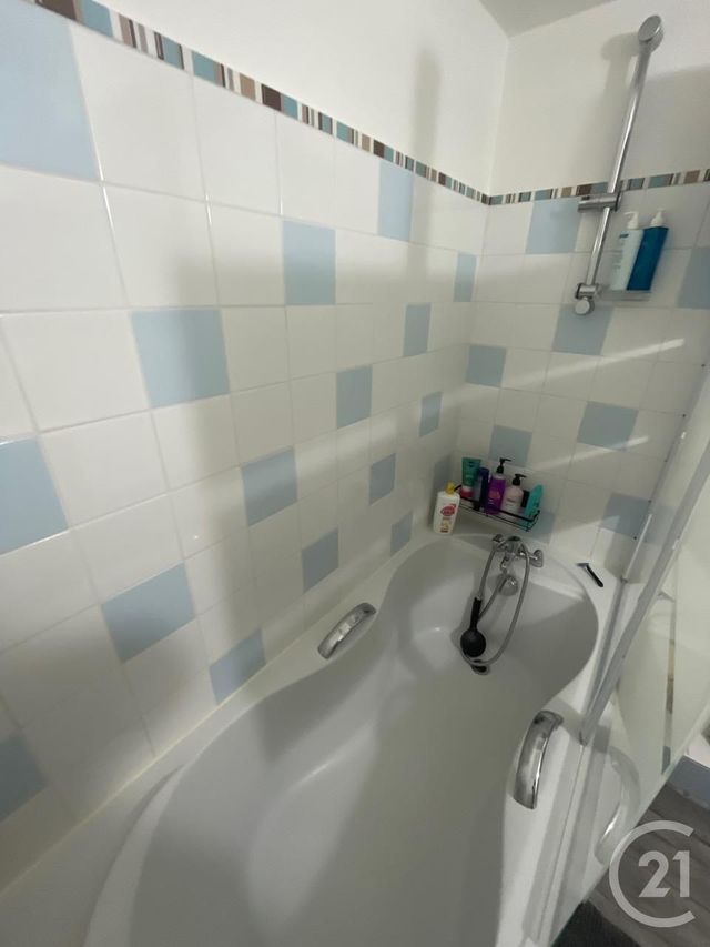 Appartement F3 à vendre - 3 pièces - 70.51 m2 - CHATELLERAULT - 86 - POITOU-CHARENTES - Century 21 A.B.C.