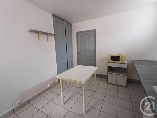 Appartement Studio à louer - 1 pièce - 28.7 m2 - CHATELLERAULT - 86 - POITOU-CHARENTES - Century 21 A.B.C.