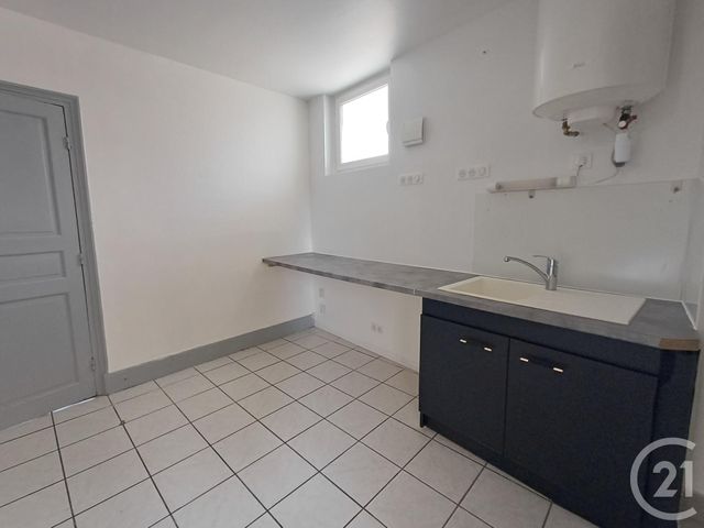 Appartement Studio à louer - 1 pièce - 28.7 m2 - CHATELLERAULT - 86 - POITOU-CHARENTES - Century 21 A.B.C.