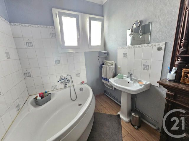 maison à vendre - 5 pièces - 167.0 m2 - CHATELLERAULT - 86 - POITOU-CHARENTES - Century 21 A.B.C.