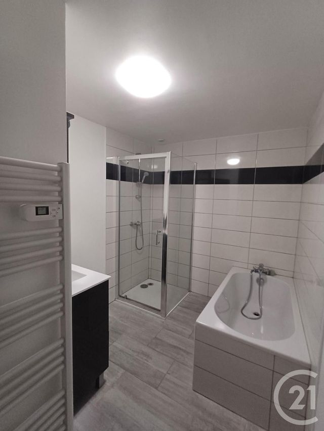 Appartement T3 à louer - 4 pièces - 86.5 m2 - THURE - 86 - POITOU-CHARENTES - Century 21 A.B.C.