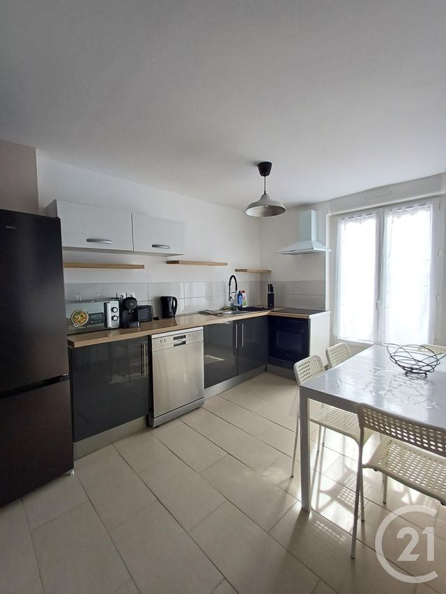 Appartement Chambre à louer - 4 pièces - 10.57 m2 - CHATELLERAULT - 86 - POITOU-CHARENTES - Century 21 A.B.C.