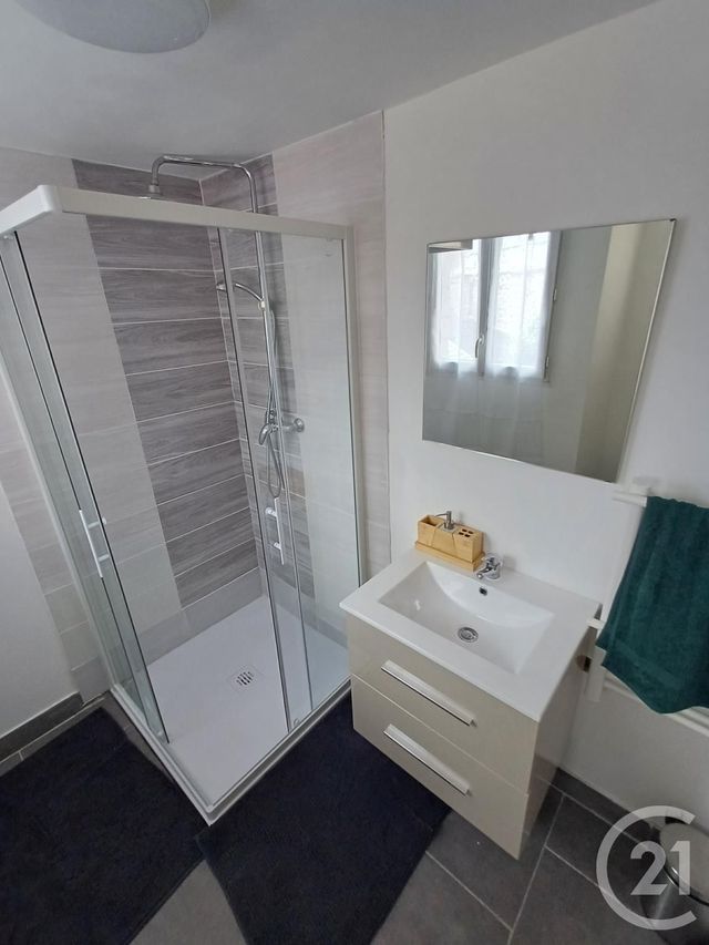 Appartement Chambre à louer - 4 pièces - 10.57 m2 - CHATELLERAULT - 86 - POITOU-CHARENTES - Century 21 A.B.C.