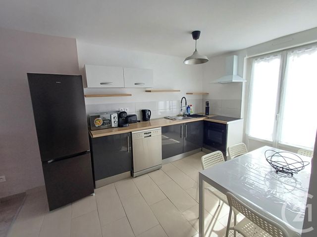 Appartement Chambre à louer - 4 pièces - 13.47 m2 - CHATELLERAULT - 86 - POITOU-CHARENTES - Century 21 A.B.C.