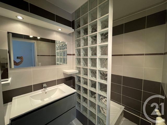 Appartement F3 à louer - 3 pièces - 72.0 m2 - CHATELLERAULT - 86 - POITOU-CHARENTES - Century 21 A.B.C.