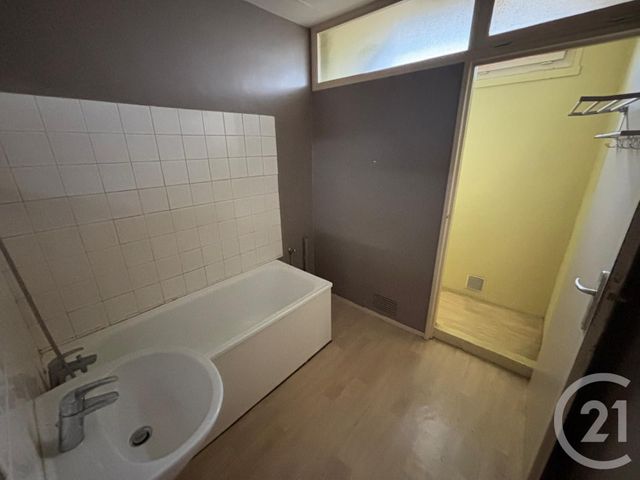 Appartement T3 à vendre - 3 pièces - 58.74 m2 - CHATELLERAULT - 86 - POITOU-CHARENTES - Century 21 A.B.C.