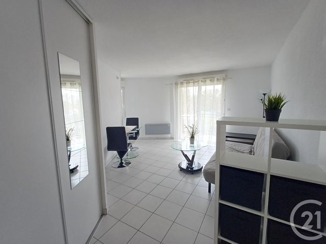 Appartement T1 à louer - 1 pièce - 28.2 m2 - CHATELLERAULT - 86 - POITOU-CHARENTES - Century 21 A.B.C.