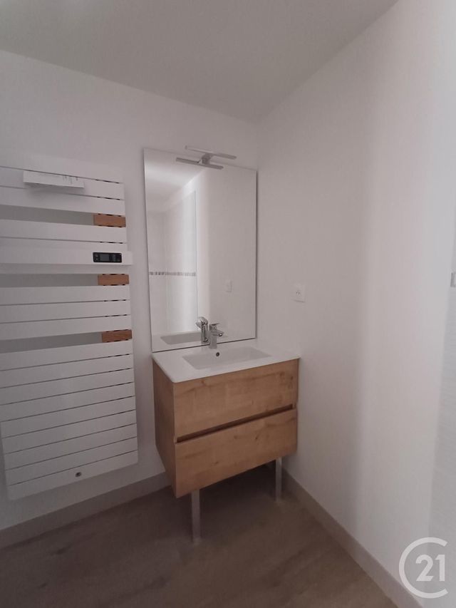 Appartement T2 à louer - 2 pièces - 48.57 m2 - CHATELLERAULT - 86 - POITOU-CHARENTES - Century 21 A.B.C.