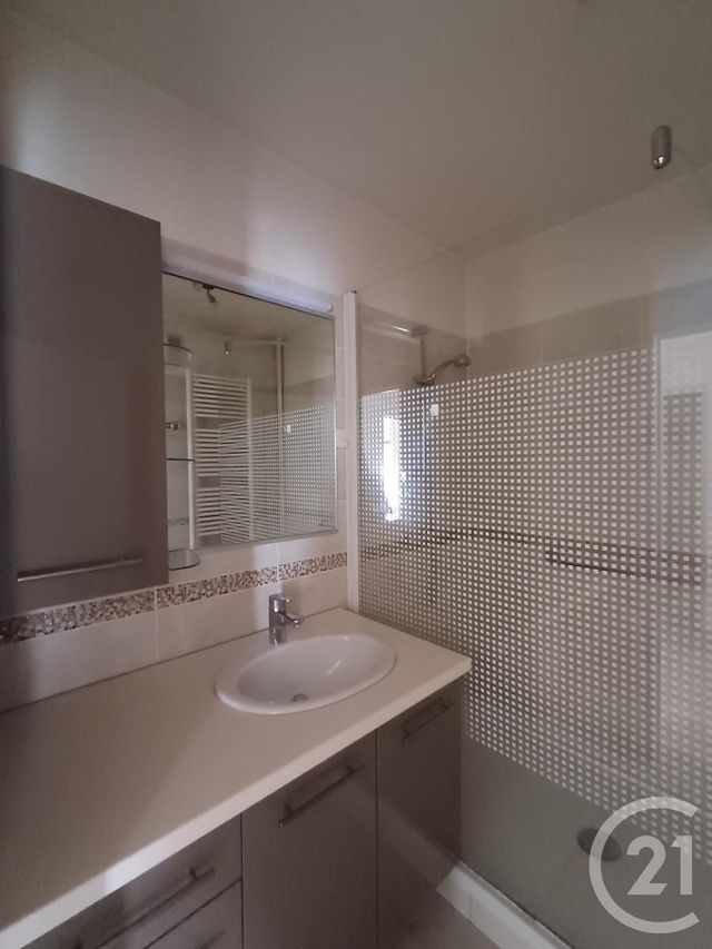 Appartement T4 à louer - 4 pièces - 96.41 m2 - CHATELLERAULT - 86 - POITOU-CHARENTES - Century 21 A.B.C.