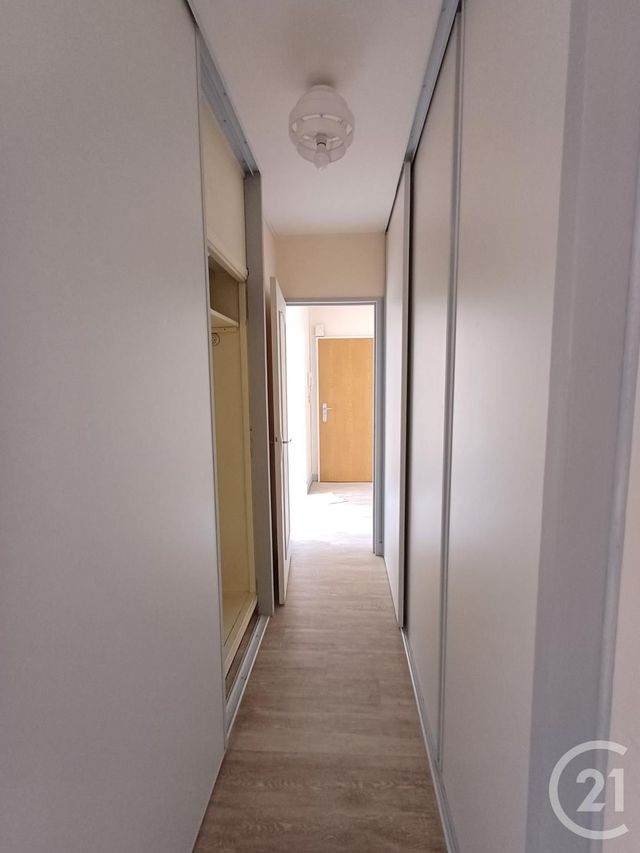 Appartement T4 à louer - 4 pièces - 96.41 m2 - CHATELLERAULT - 86 - POITOU-CHARENTES - Century 21 A.B.C.