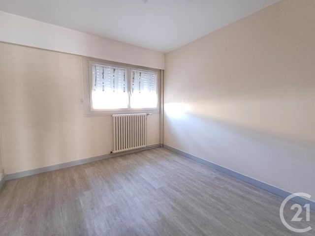 Appartement T4 à louer - 4 pièces - 96.41 m2 - CHATELLERAULT - 86 - POITOU-CHARENTES - Century 21 A.B.C.