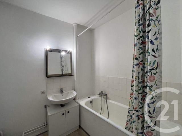 Appartement F3 à vendre - 3 pièces - 54.85 m2 - CHATELLERAULT - 86 - POITOU-CHARENTES - Century 21 A.B.C.