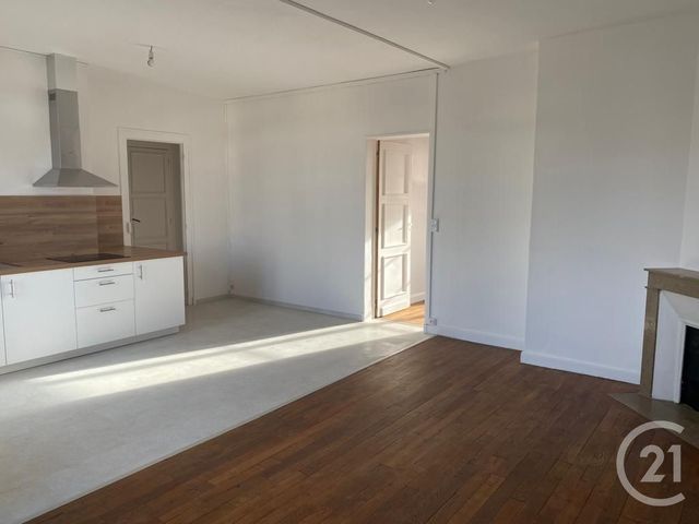 Appartement T3 à louer - 3 pièces - 70.1 m2 - CHATELLERAULT - 86 - POITOU-CHARENTES - Century 21 A.B.C.